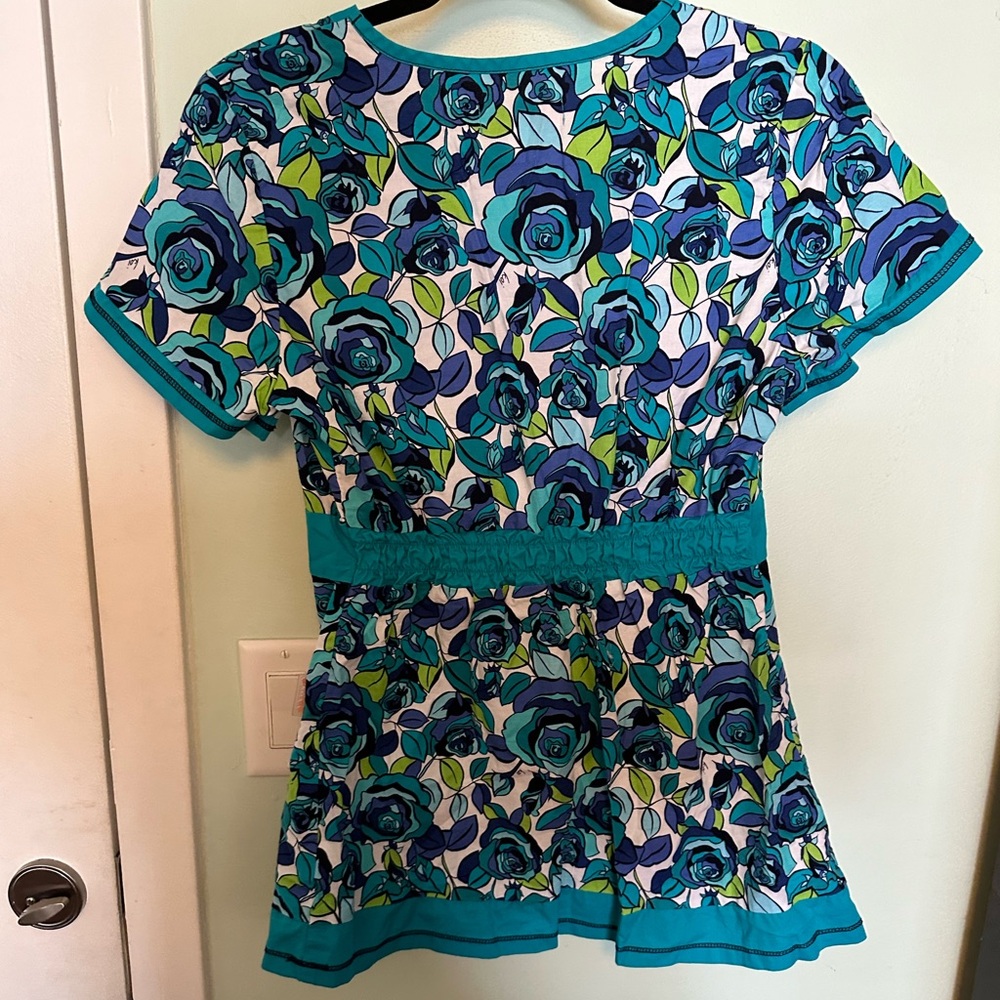 Scrub top - Picture 2 of 3